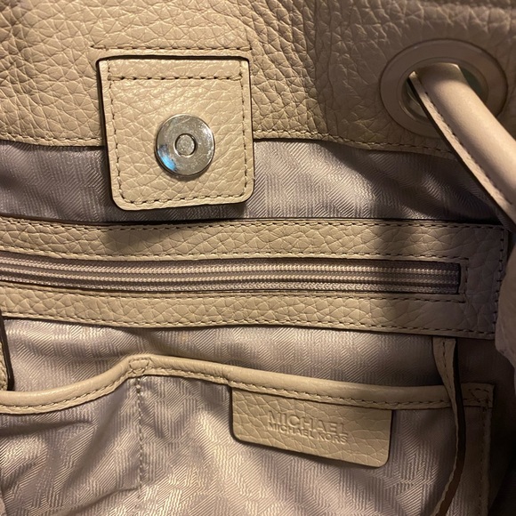 Michael Kors Dalia Large Shoulder Tote in Cement - Picture 12 of 15